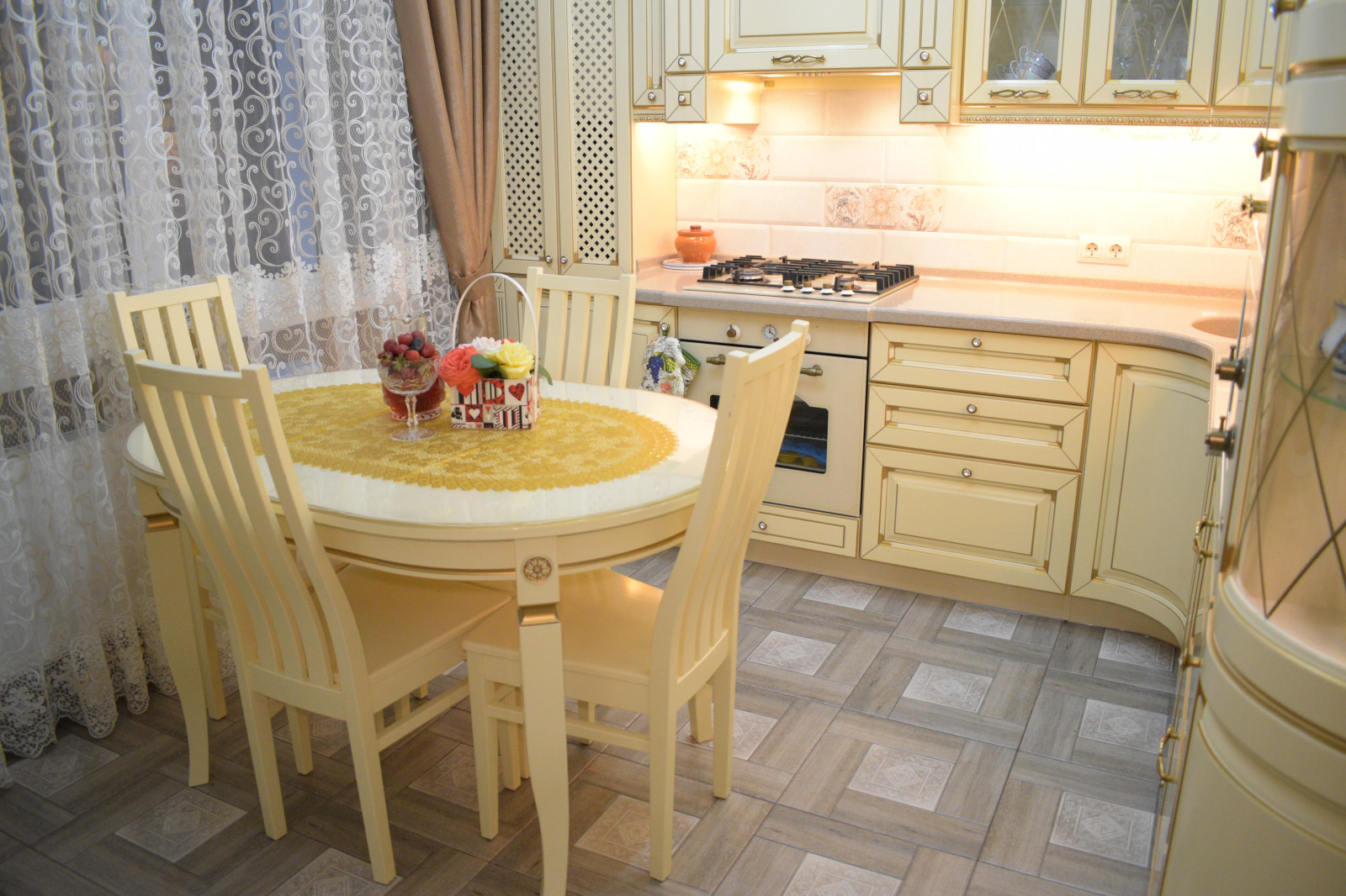 Кухня ЭКО из массива бука с золотой патиной