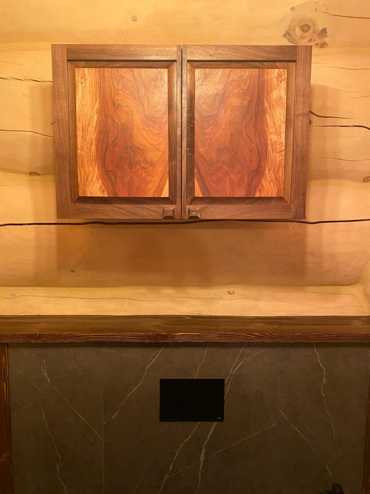 Шкафчик из массива дерева