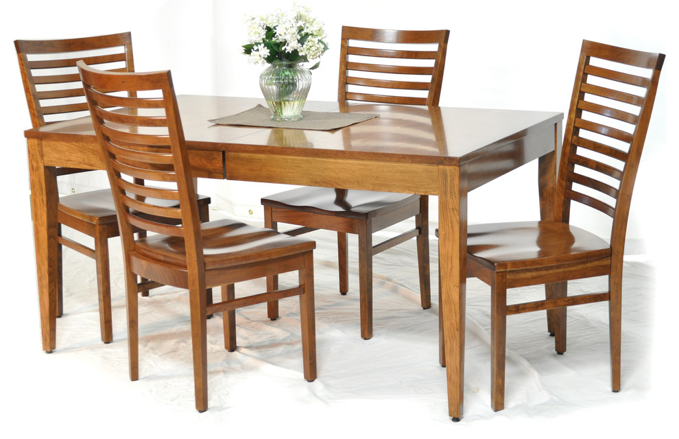 Modern Shaker table with modern ladderback sides