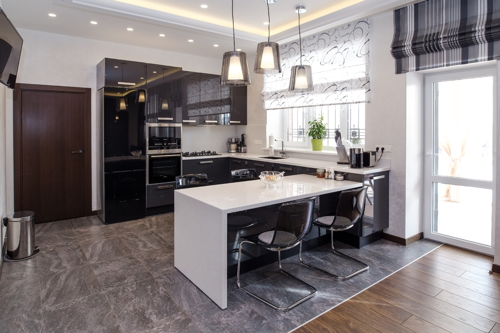 ЧЕРНО_БЕЛЫЙ загородный дом