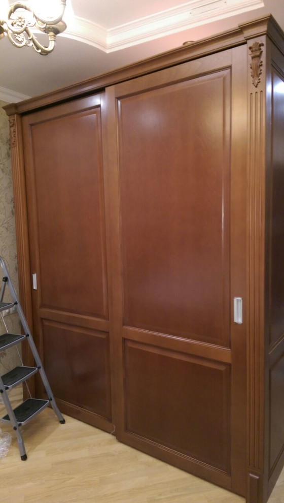 Шкаф-купе из массива бука