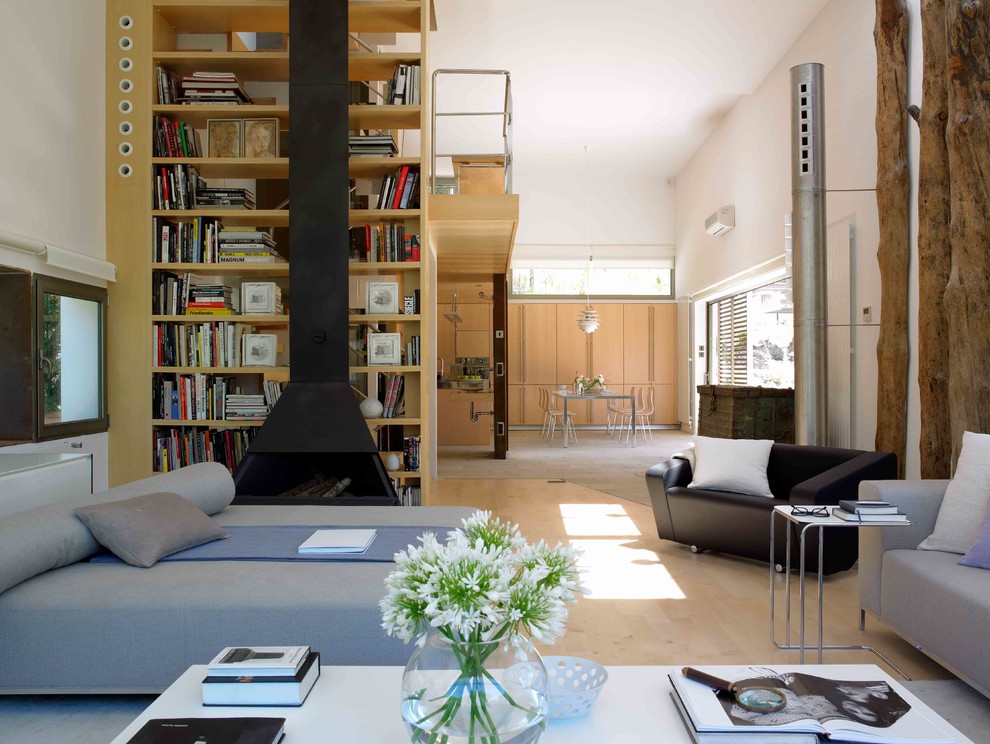 This is an example of a mediterranean living room in Barcelona.