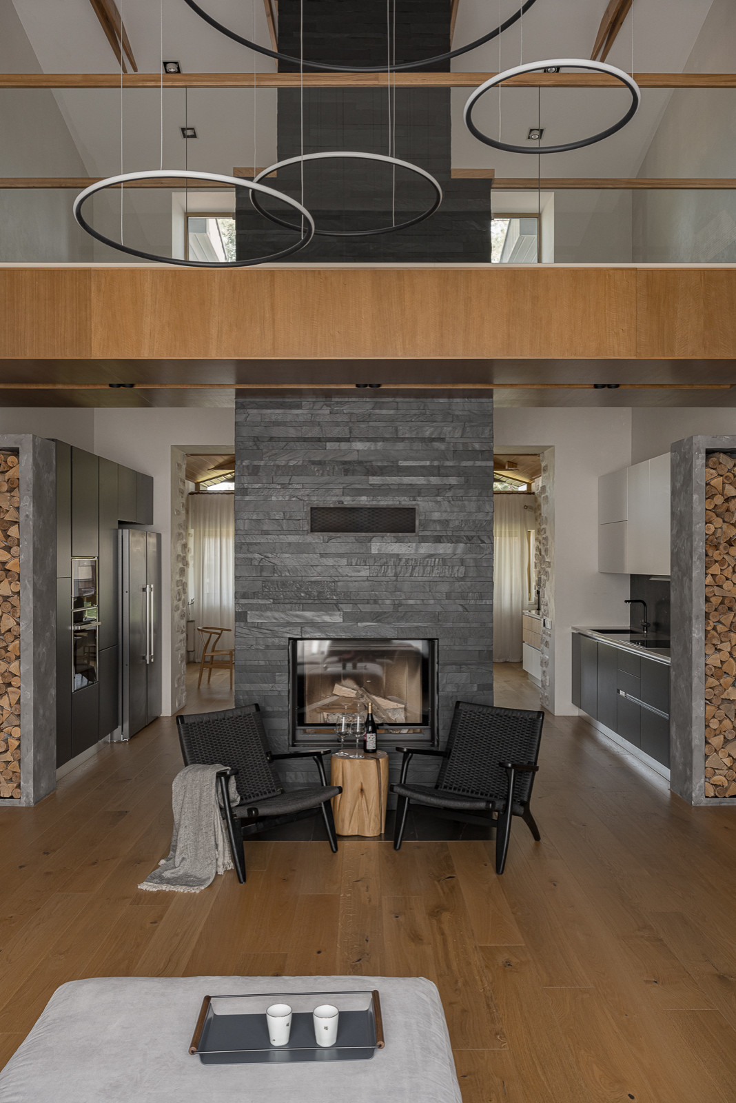 Мебельное наполнение загородного дома. "Родовое гнездо" отца и двух сыновей.