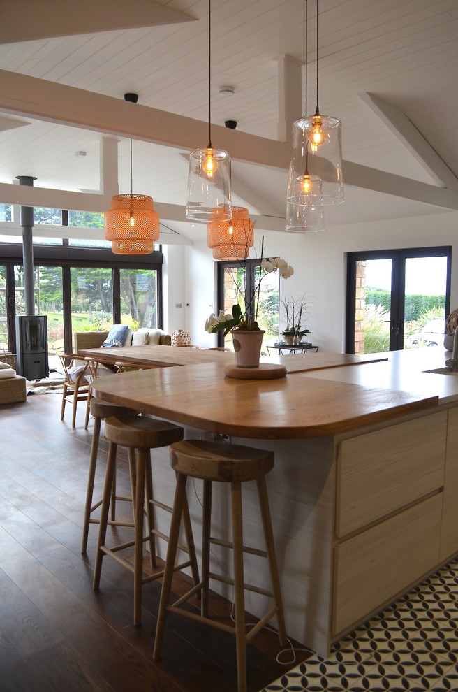 Inspiration for a scandinavian kitchen in Channel Islands.