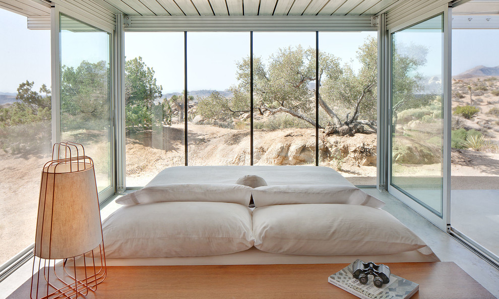 Inspiration for a modern master bedroom in Los Angeles.