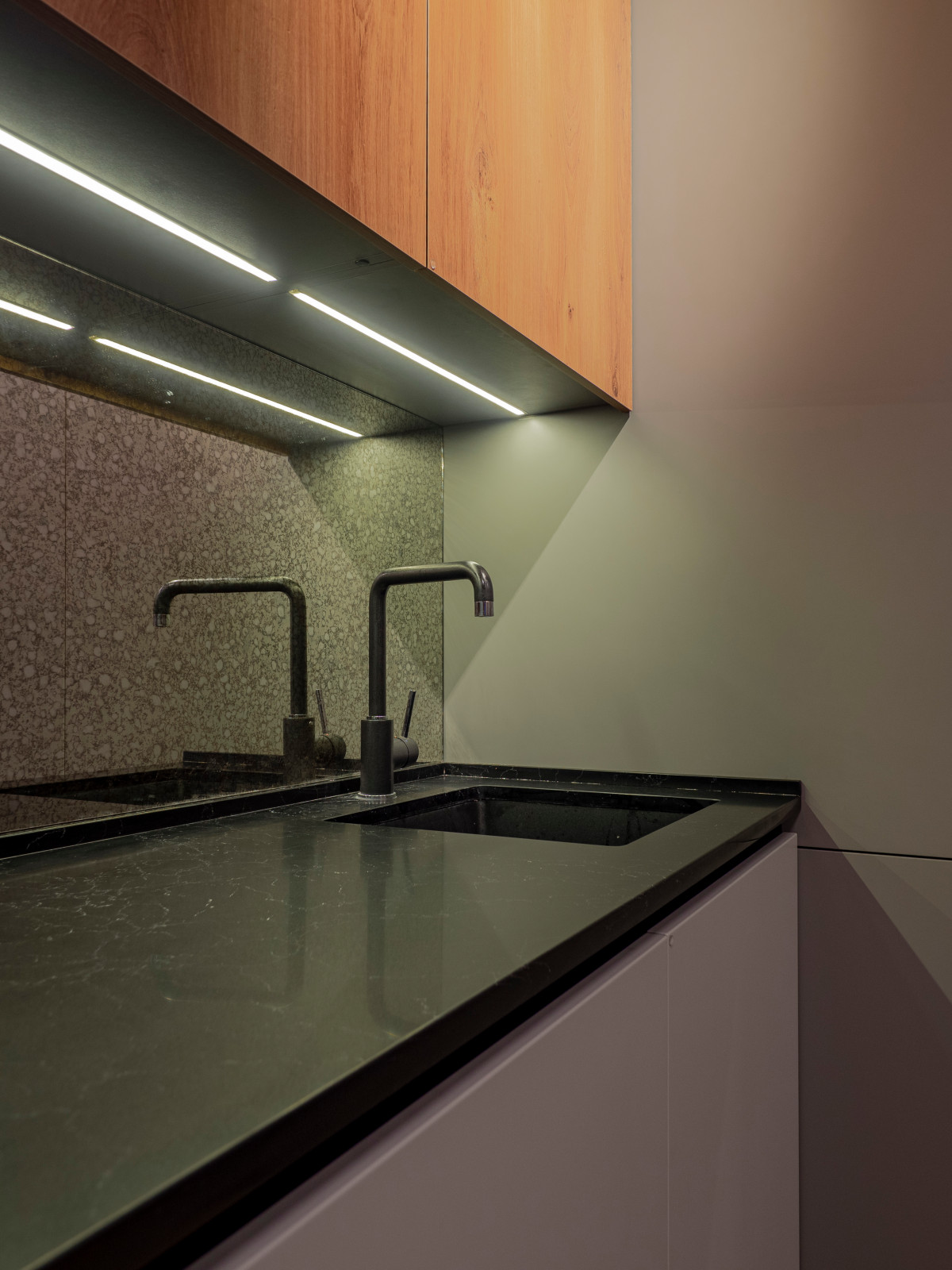 Стильная кухня в минималистичном стиле