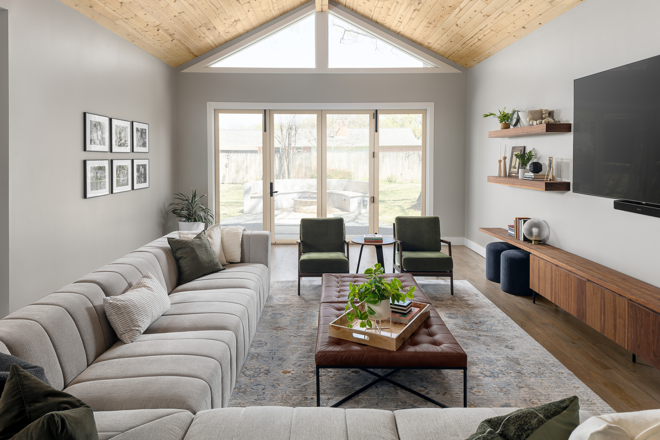 75 Mid-Century Modern Wood Ceiling Living Room Ideas You'll Love - June,  2022 | Houzz