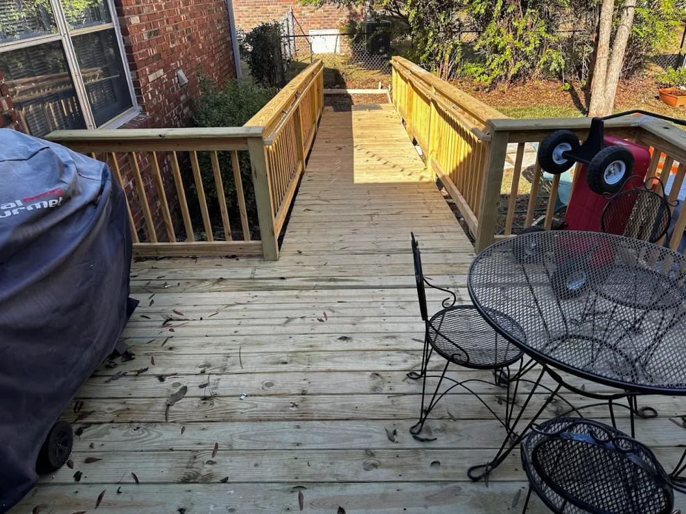 Deck with ramp and patio furniture