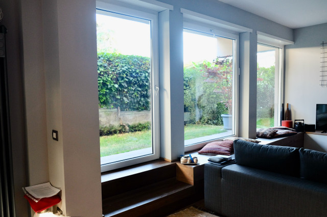 Luce e geometrie nel verde family-room