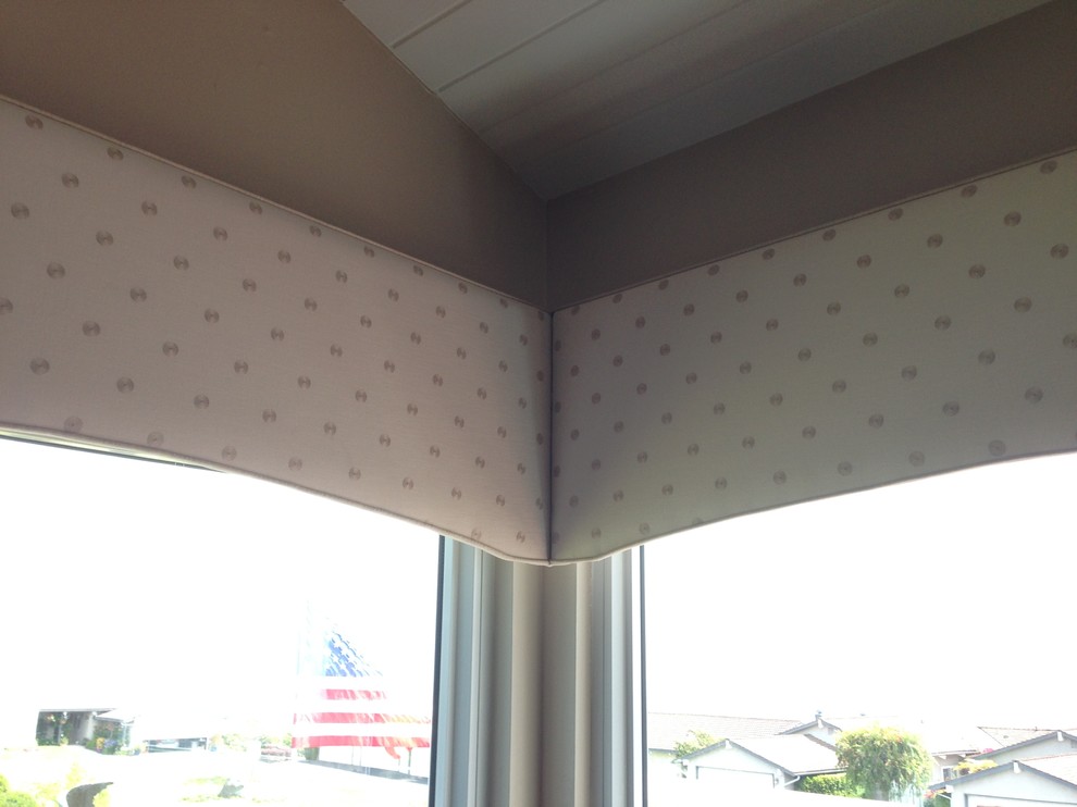 Example of a transitional home design design in Orange County