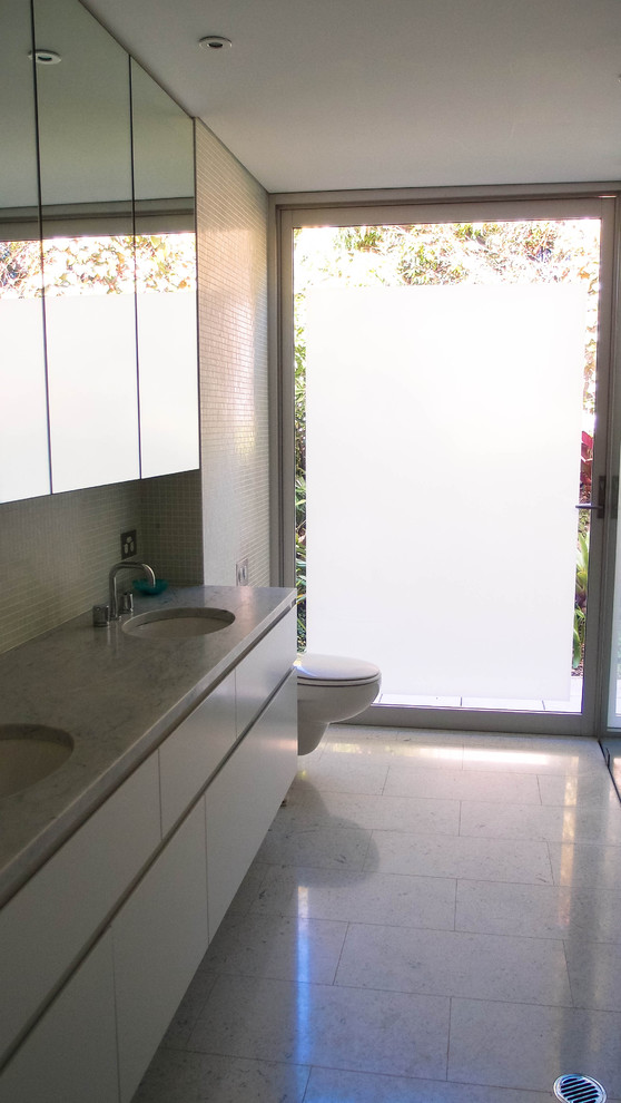Inspiration for a contemporary bathroom in Sydney.