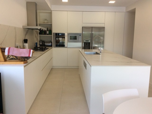 Cocina en casa de nueva construcci&oacute;n en Masnou coastal-kitchen