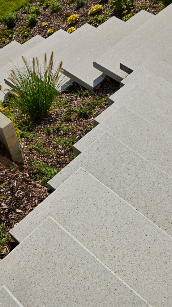 Moderne Betontreppe mit Beton-Setzstufen in Nürnberg