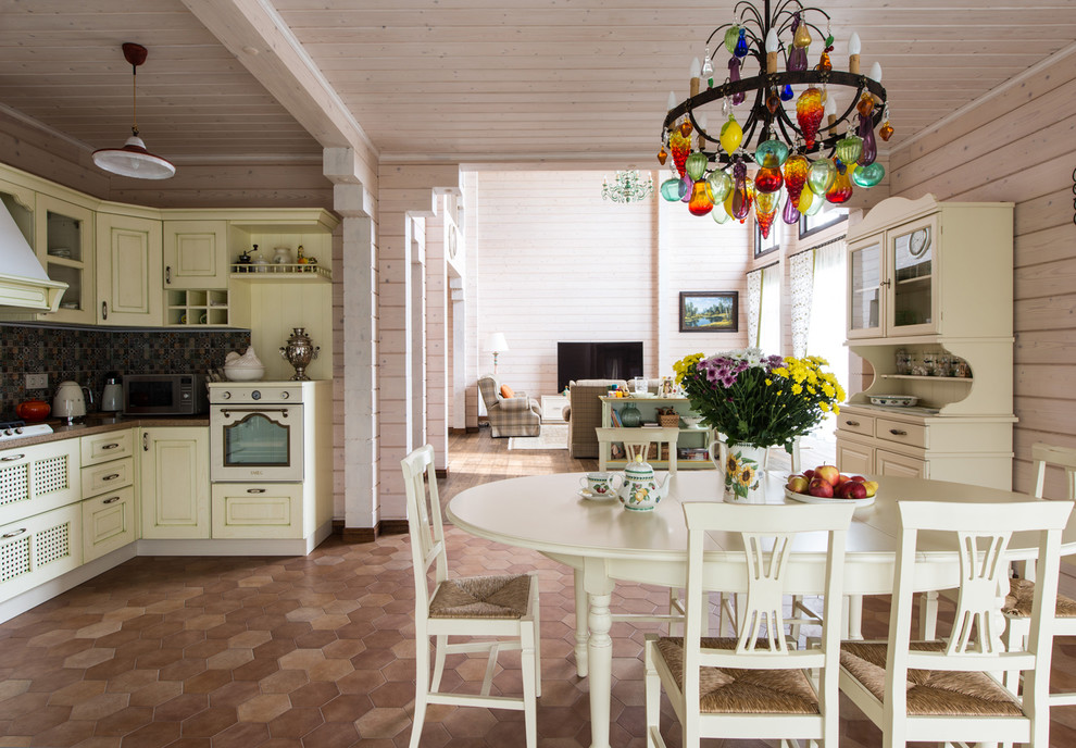 Design ideas for a country dining room in Moscow.