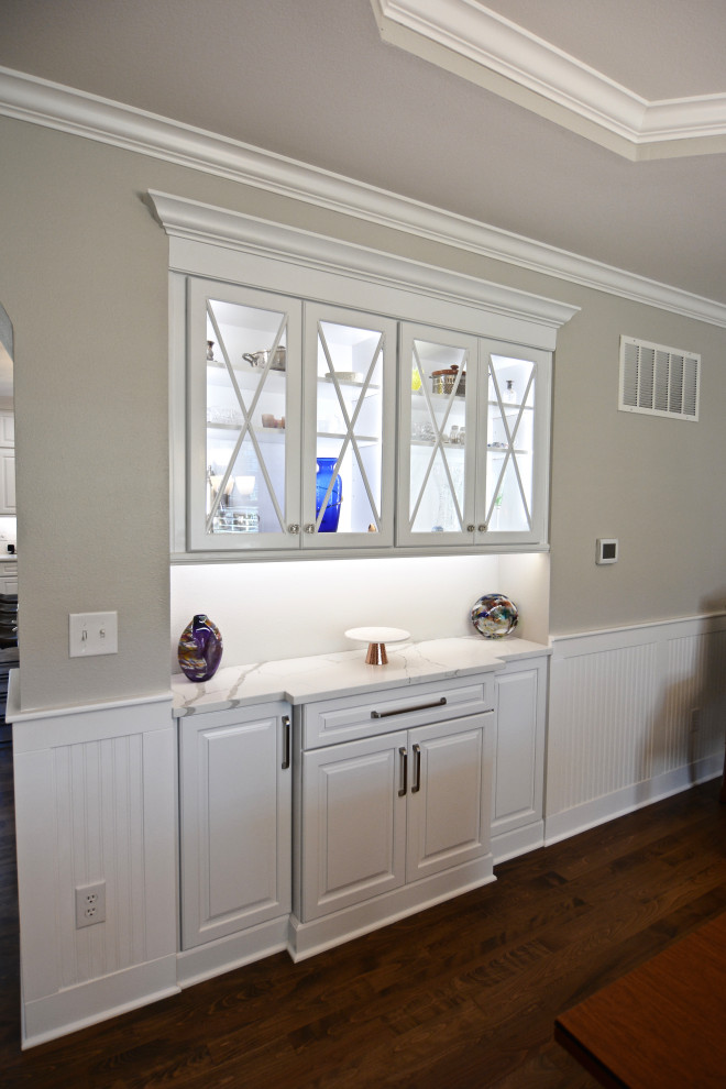 Transitional kitchen photo in Indianapolis