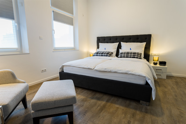 Apartmenthaus K&ouml;nigsallee Bayreuth - Zimmer 4 contemporaneo-camera-da-letto