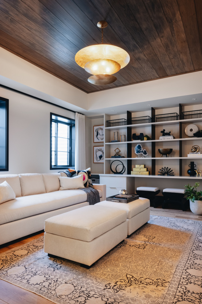 Идея дизайна: изолированная гостиная комната среднего размера в стиле неоклассика (современная классика) с белыми стенами, светлым паркетным полом, телевизором на стене, бежевым полом и деревянным потолком без камина