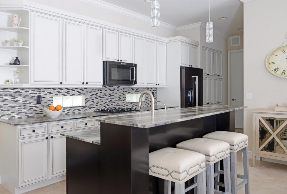Kitchen - transitional kitchen idea in Miami