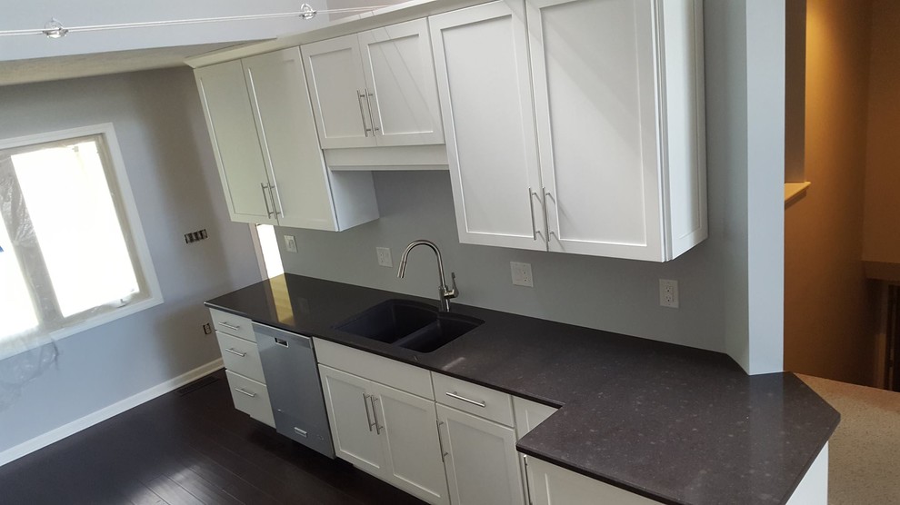 Kitchen - modern kitchen idea