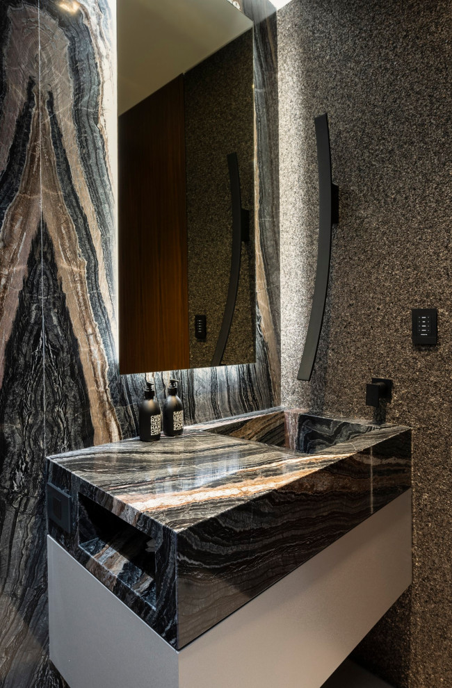 Foto di una piccola stanza da bagno con doccia moderna con piastrelle multicolore, piastrelle di marmo, pareti multicolore, lavabo integrato, top in marmo, pavimento grigio, top multicolore, un lavabo e soffitto ribassato