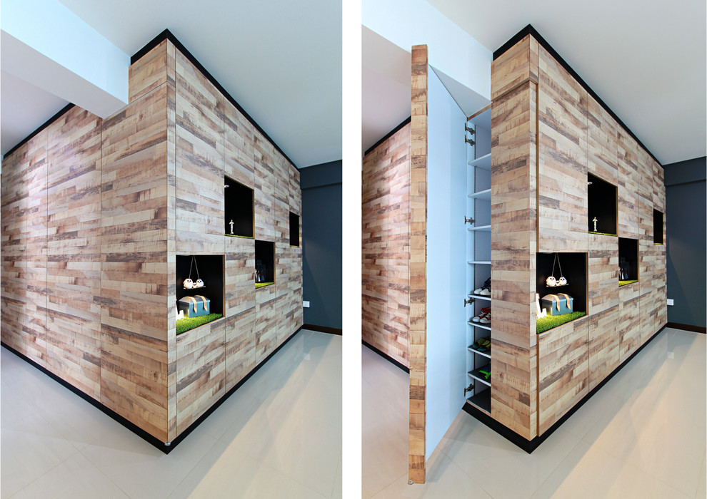 Inspiration for a modern foyer in Singapore.
