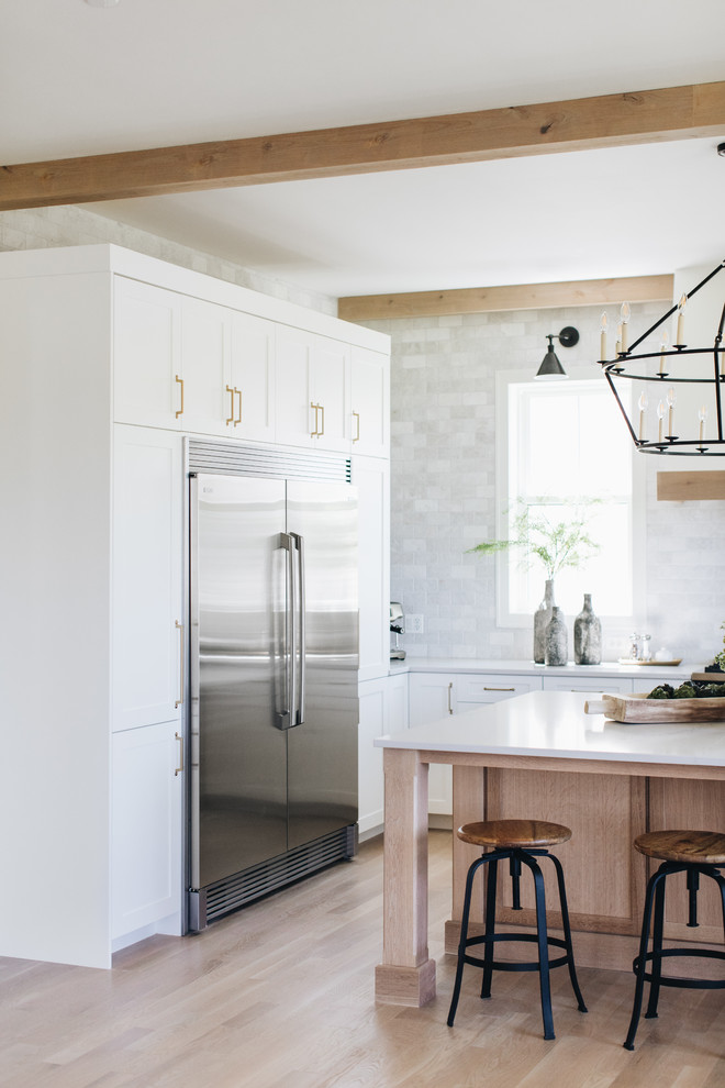 Example of a transitional kitchen design in Chicago