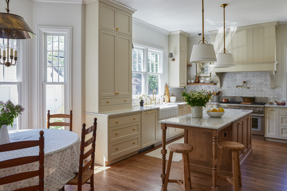 Pillement House - Farmhouse - Kitchen - Chicago - by Laura Design ...