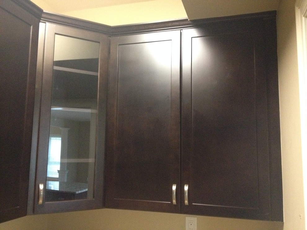 Example of a transitional kitchen design in Boston