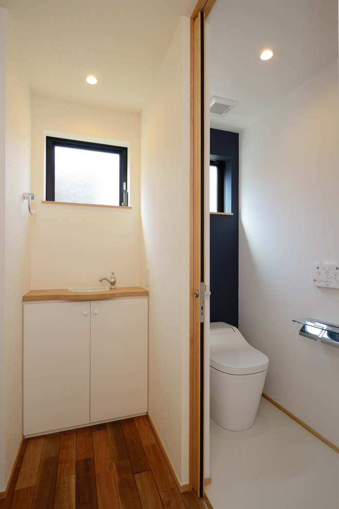 Свежая идея для дизайна: туалет в скандинавском стиле - отличное фото интерьера