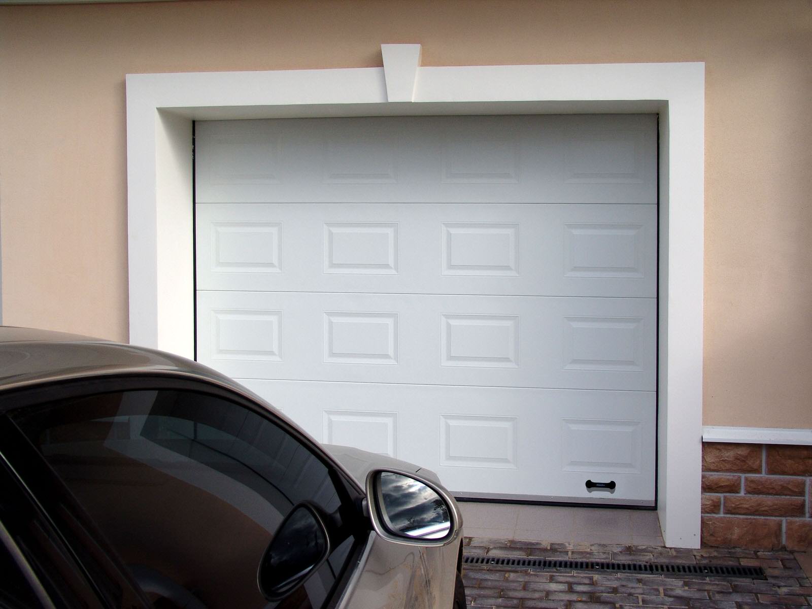 Секционные ворота