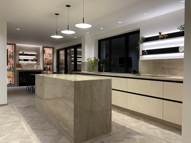 Neutral tones contemporary-kitchen