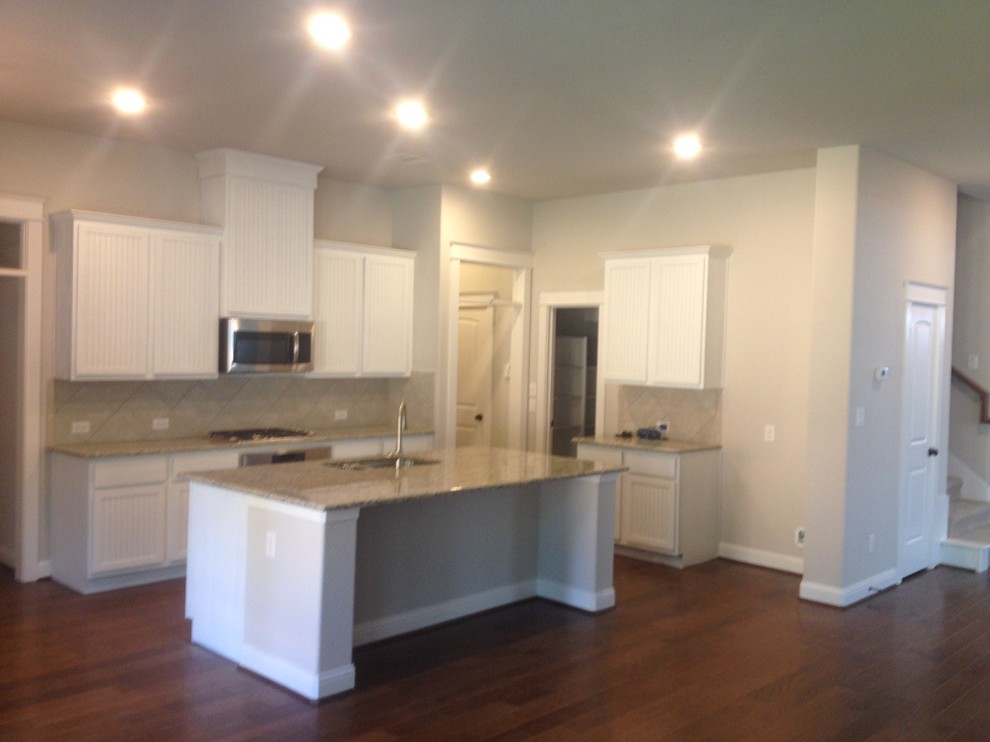 Example of a transitional kitchen design in Houston