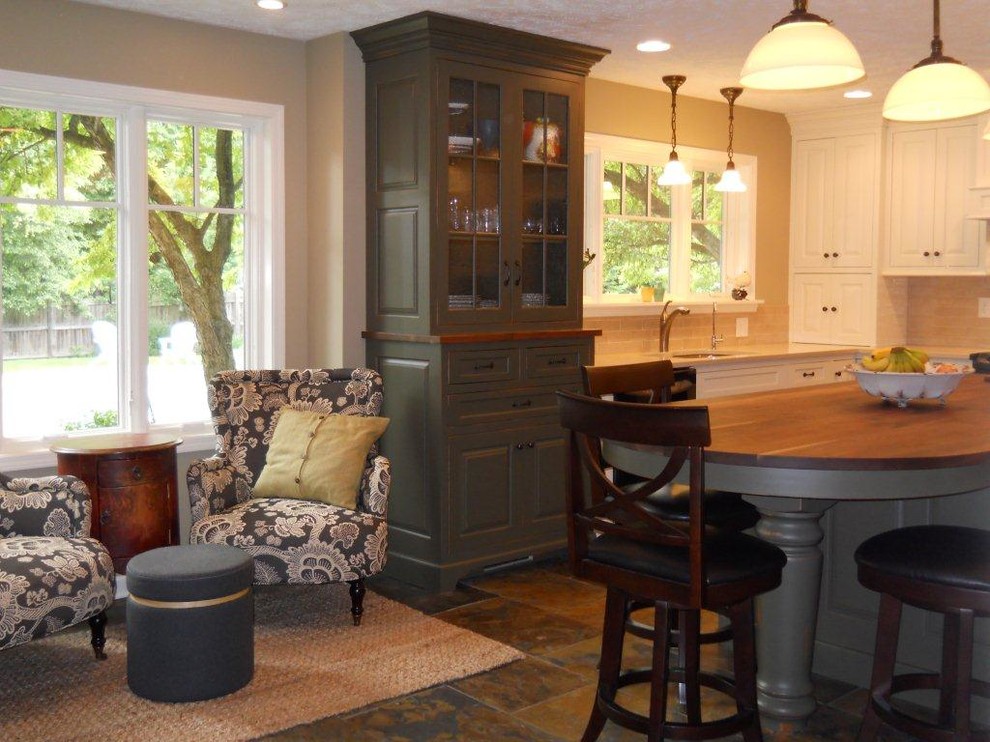Transitional home design photo in Indianapolis