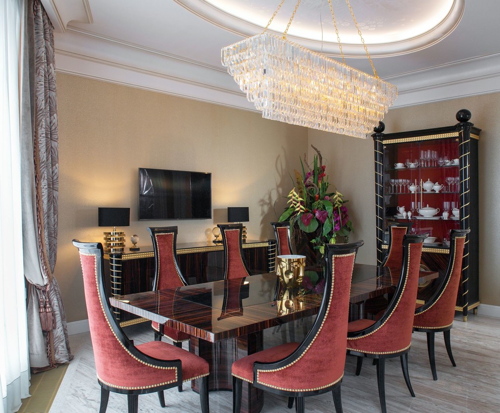 Traditional separate dining room in Moscow with beige walls.