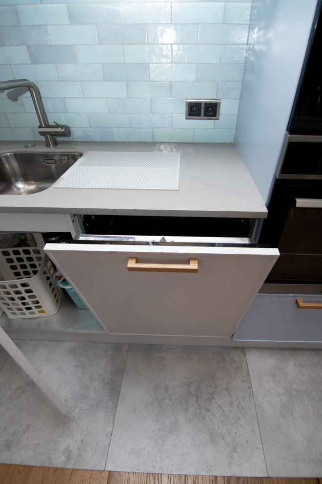 Светлая кухня в неоклассическом стиле