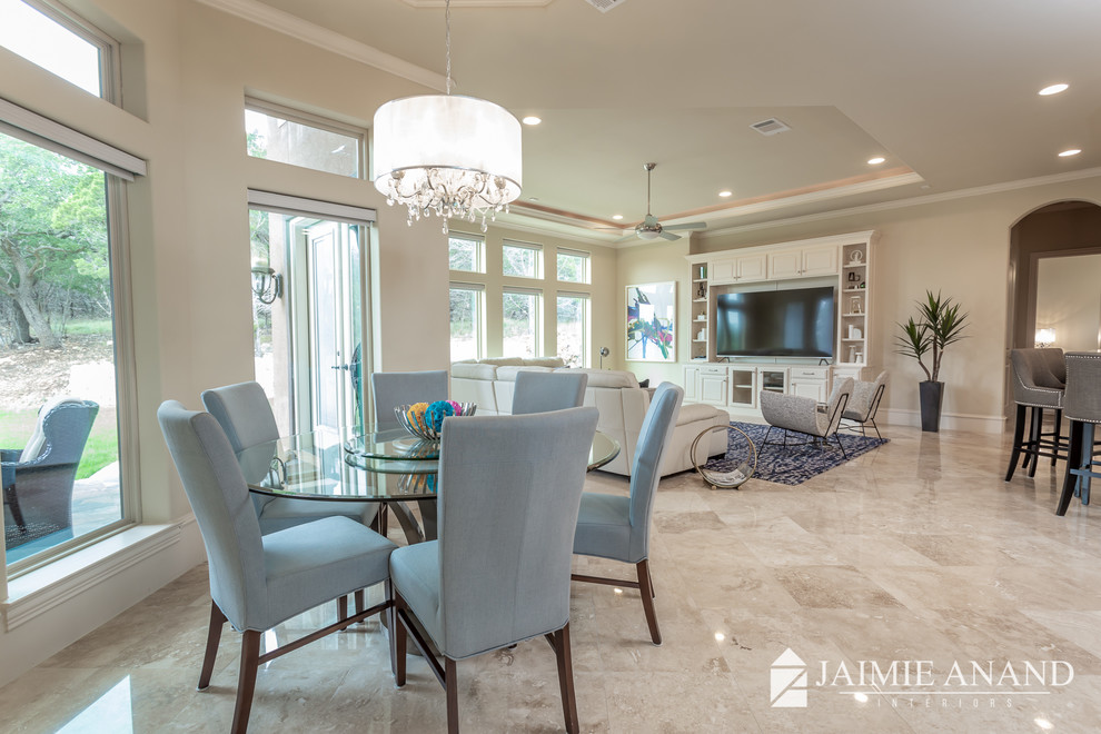 Example of a transitional home design design in Austin