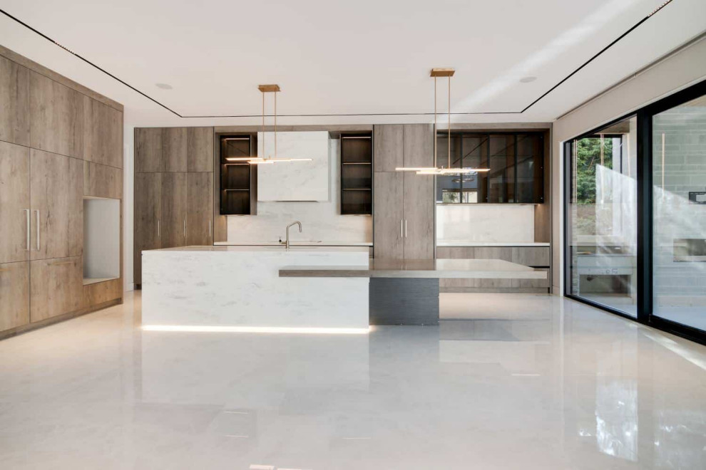 Transitional kitchen photo in Toronto
