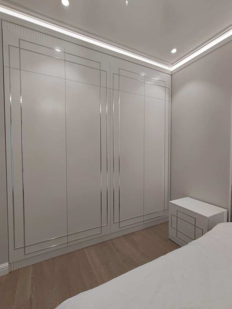 Шкаф распашной.