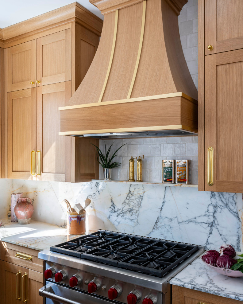 Transitional kitchen photo in Chicago