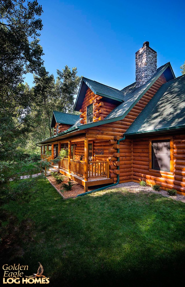 Home design - large rustic home design idea