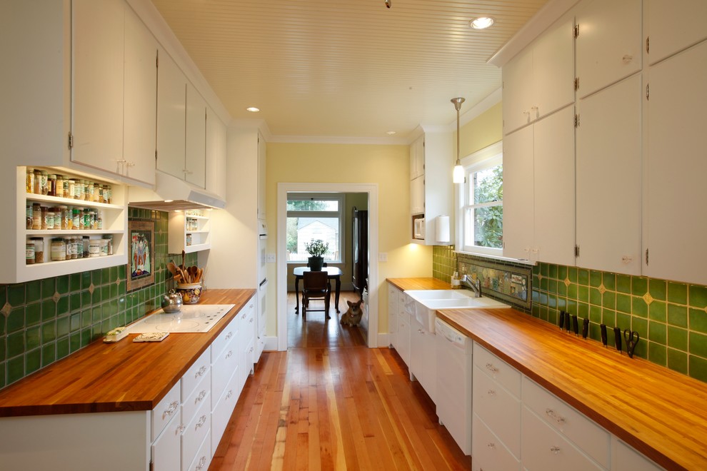 Kitchen - transitional kitchen idea in Seattle