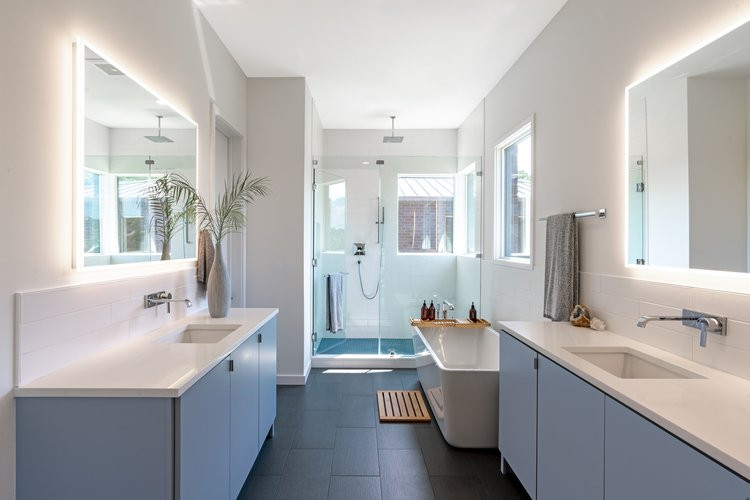FRAMELESS SHOWERS
