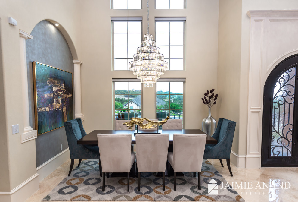 Example of a transitional home design design in Austin