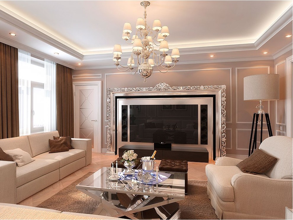 У Ростральных колонн