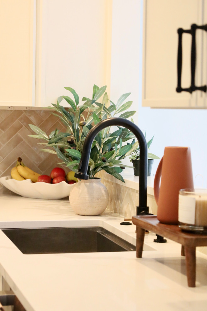 Broom Drive Residence - Kitchen