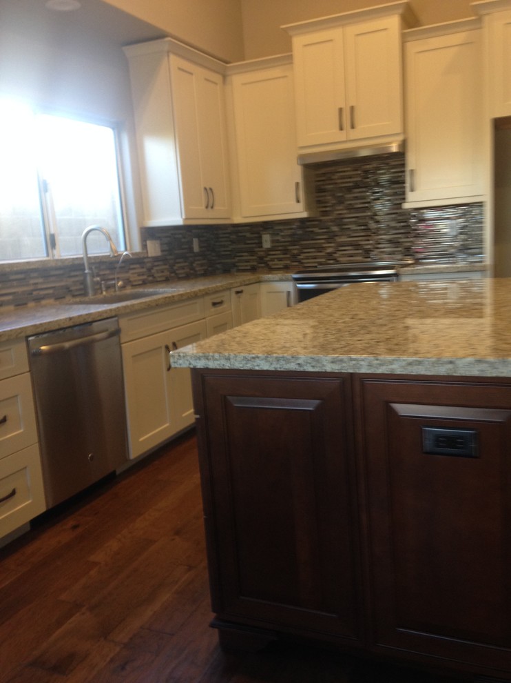 Example of a transitional kitchen design in Phoenix