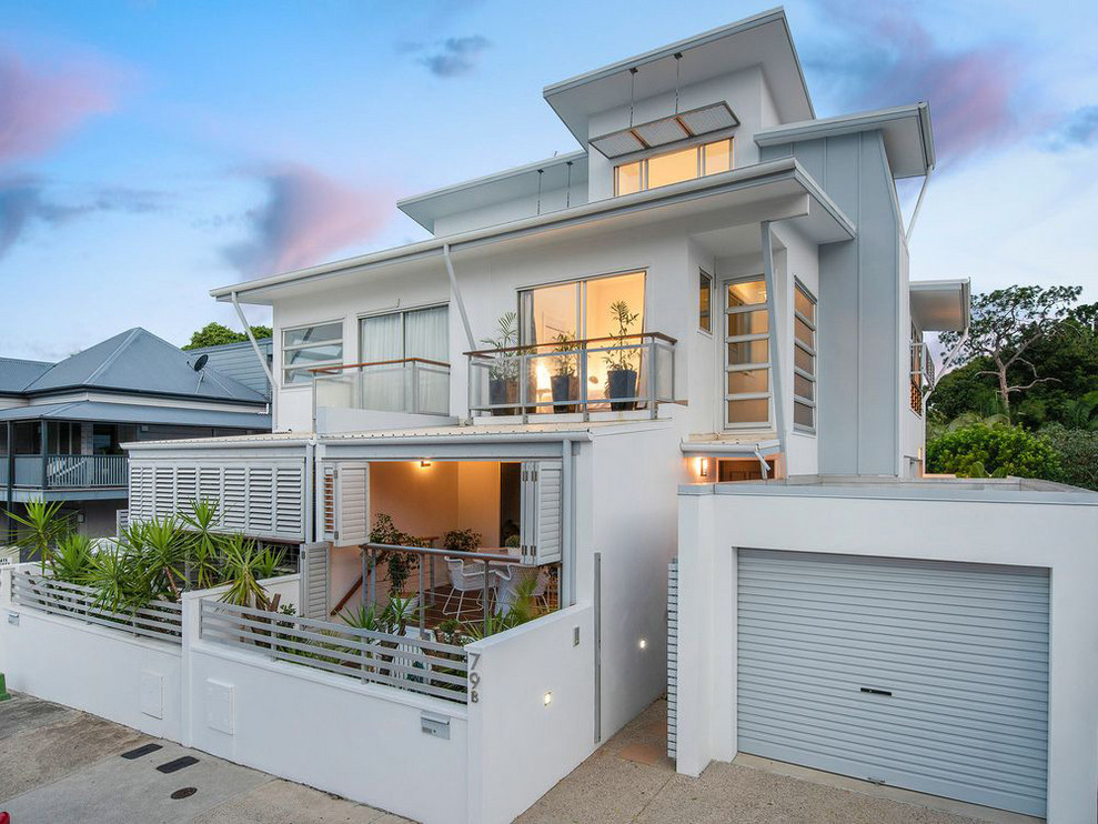 This is an example of a contemporary exterior in Brisbane.