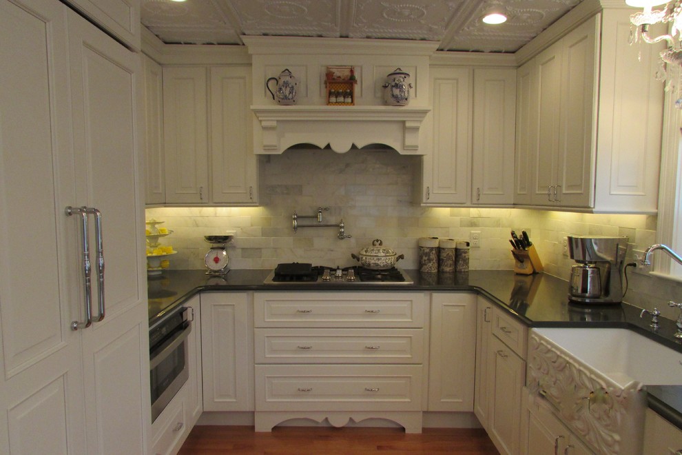 Пример оригинального дизайна: кухня в викторианском стиле