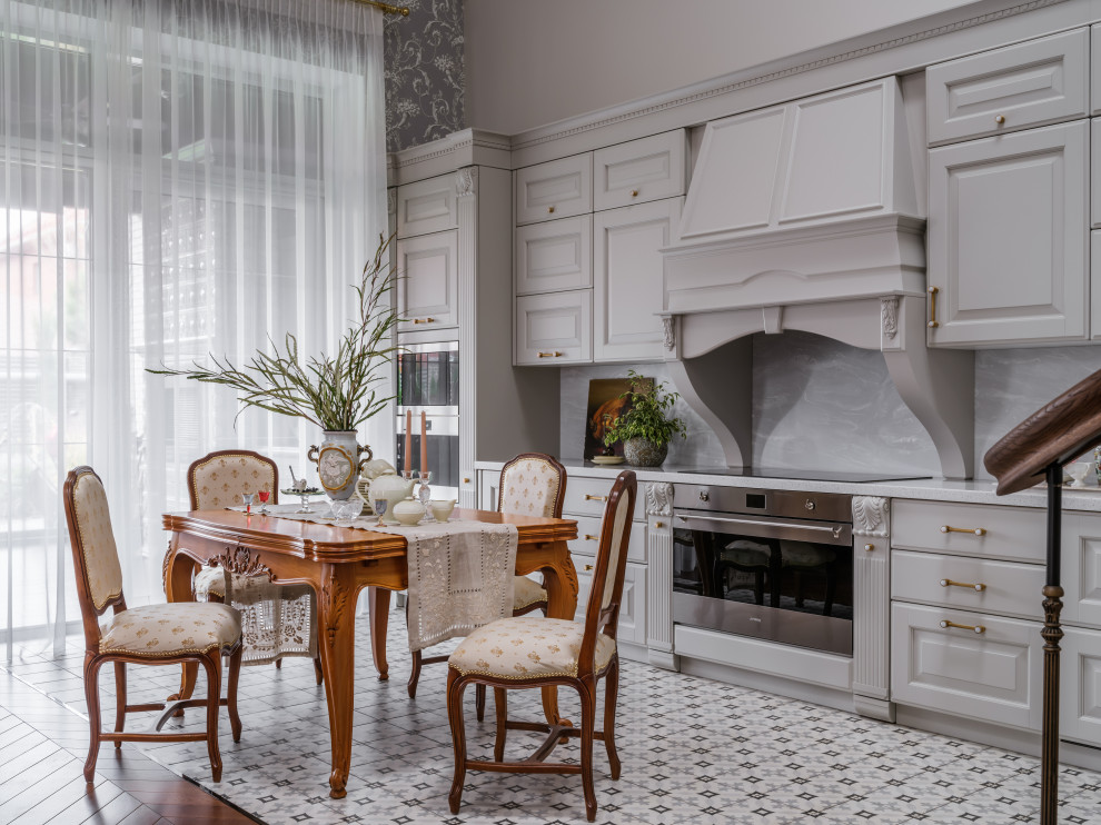 Photo of a large traditional l-shaped eat-in kitchen in Moscow with dark hardwood floors, brown floor, exposed beam, an integrated sink, recessed-panel cabinets, grey cabinets, quartz benchtops, grey splashback, engineered quartz splashback, black appliances, no island and grey benchtop.