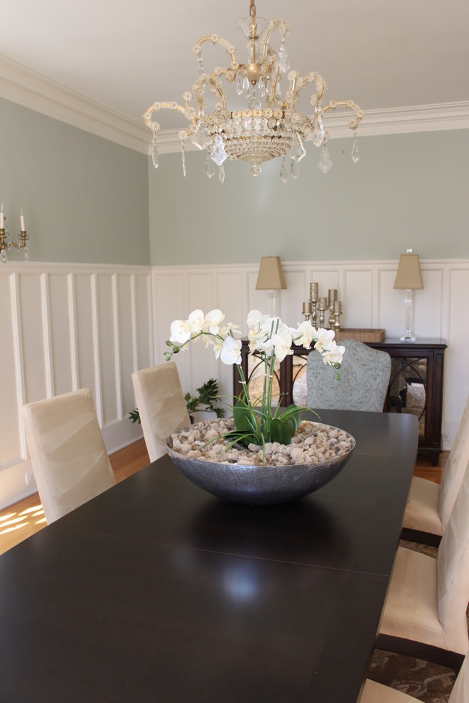 Inspiration for a timeless dining room remodel in Milwaukee